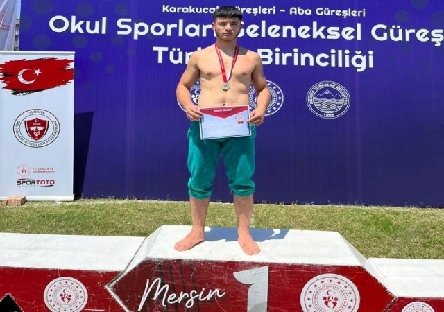 Altınova sporcular kürsüleri işgal etti