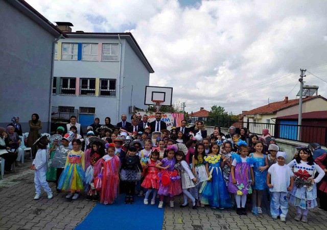 Altıntaşta Geri Dönüşüm Muhteşem Olacak isimli defile