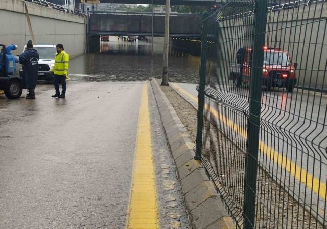 Ankarada alt geçitleri su bastı