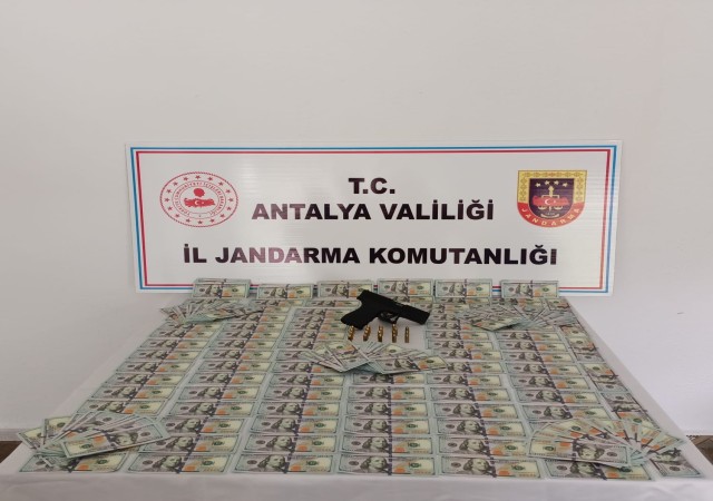 Antalyada 85 bin sahte dolar ele geçirildi