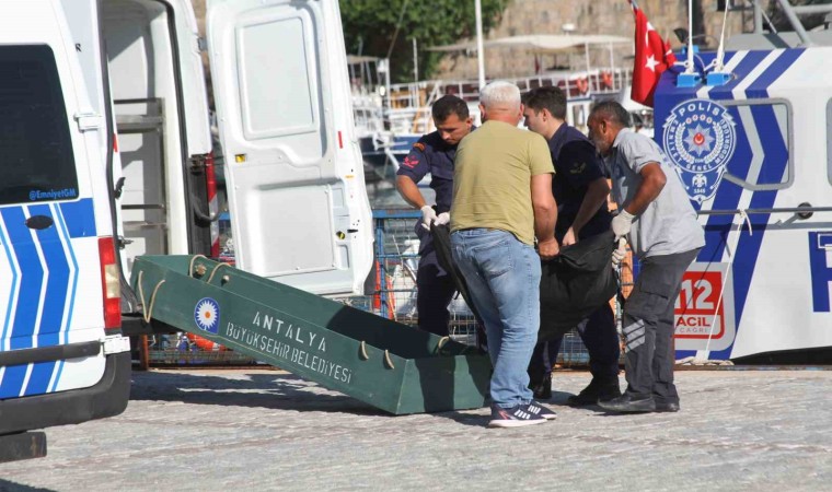 Antalyada deniz yüzeyinde erkek cesedi bulundu