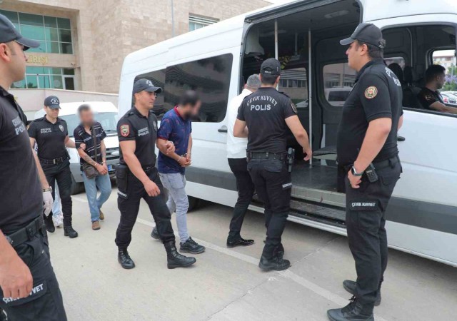 Antalyada polis tarafından aranan 60 firari yakalandı