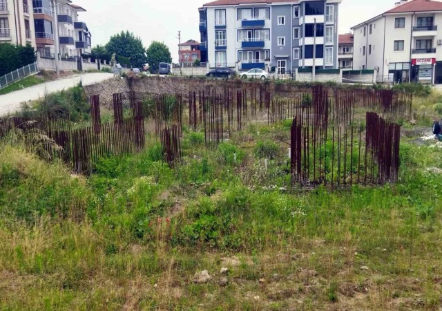 Arifiyede sağlık ocağı inşaatı çürümeye terk edildi