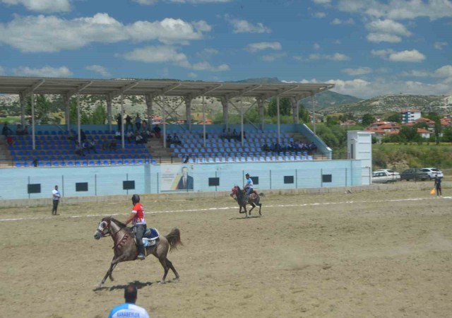 Atlı cirit heyecanı Selendide başladı