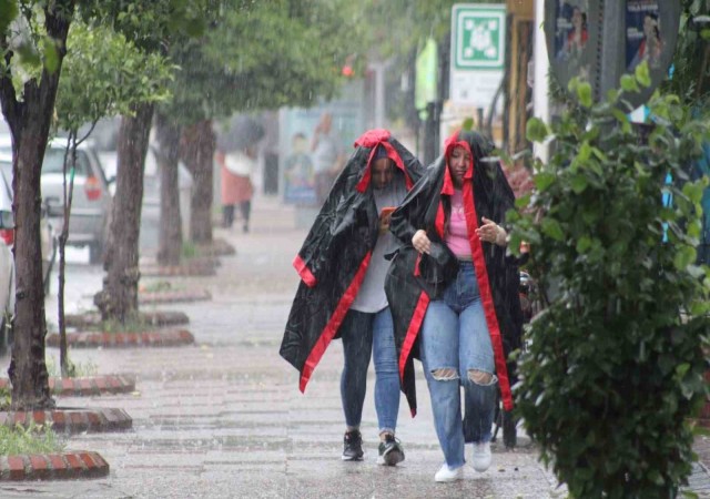 Aydında yağışlı hava hafta sonu da etkisini sürdürecek