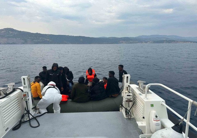 Ayvacık açıklarında Yunan unsurlarınca ölüme terk edilen 35 kaçak göçmen kurtarıldı