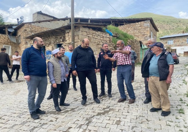 Aziziye Kaymakamı ve Belediye Başkanı depremin merkez üssüne gitti