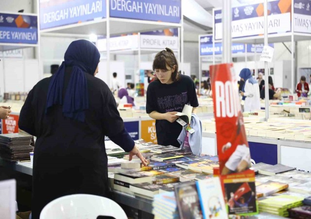 Bağcılar Kitap Fuarında depremzedeler için “Bi bana Bi Malatyaya Kitap” kampanyası