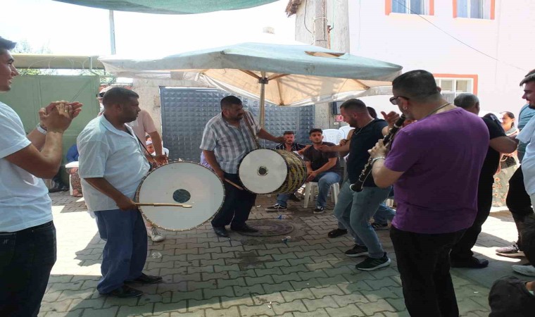 Balıkesirde davullu klarnetli keşkek dövme geleneği devam ediyor