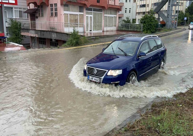 Bartında sağanak hayatı olumsuz etkiledi