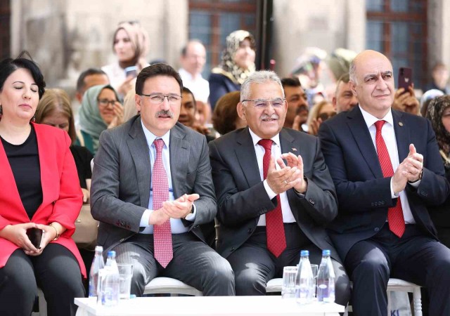 Başkan Büyükkılıç ve Vali Çiçek, Kayseri Lisesi Mezuniyet Töreninde öğrencilerle buluştu