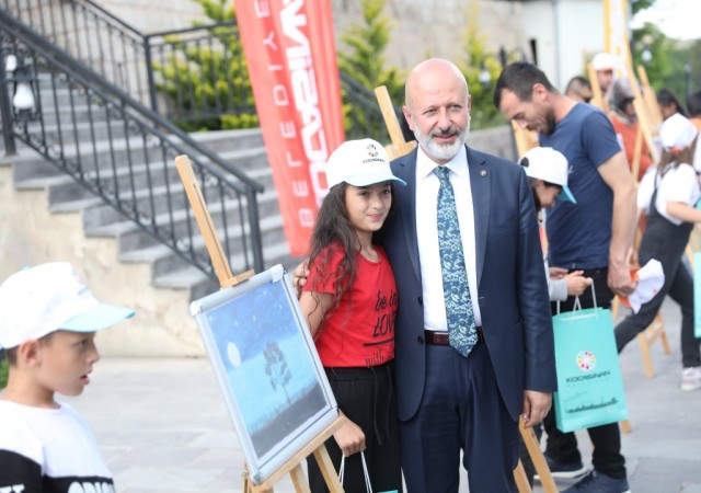 Başkan Çolakbayrakdar; “Farklı projelerle gençlerimizin yanlarındayız”