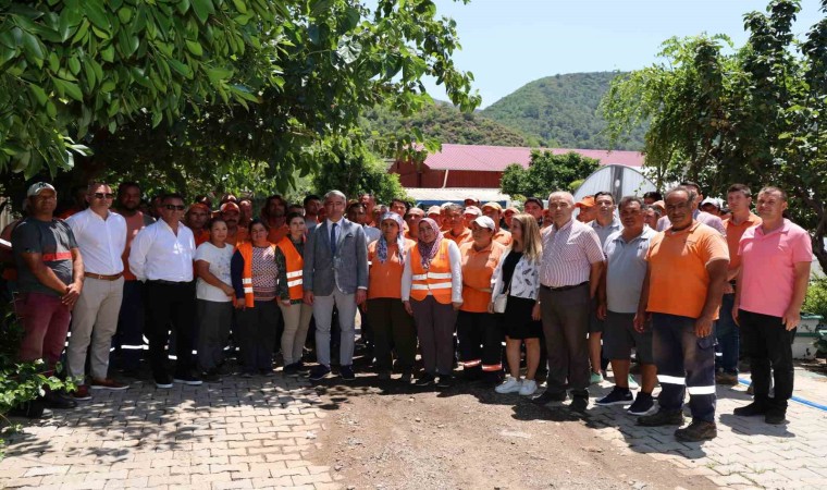 Başkan Oktay personelle bayramlaştı