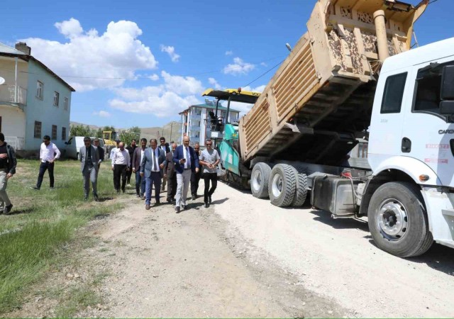 Başkan Vekili Aydın asfalt çalışmalarını inceledi