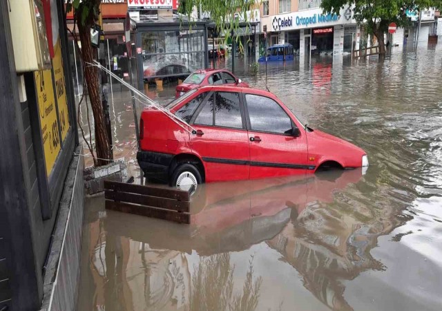 Başkentte tekne bağlar gibi araba bağladılar