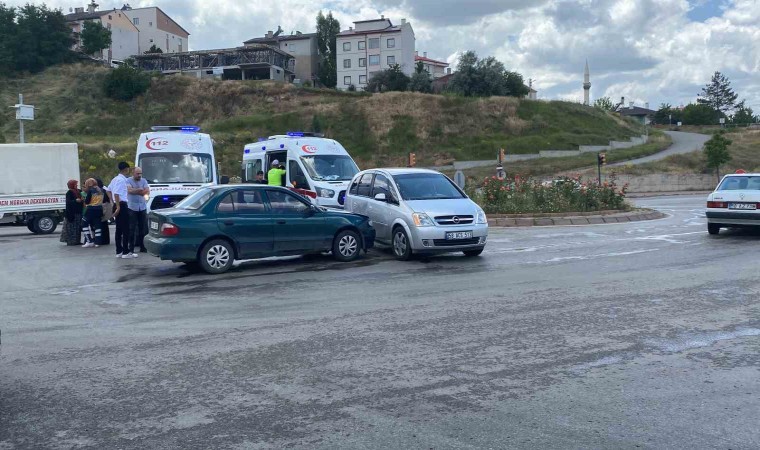 Bayram gezmesinde trafik kazası: 3ü çocuk 5 yaralı