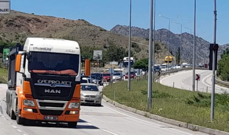 Bayram tatilinde D-100 kara yolunda trafik yoğunluğu