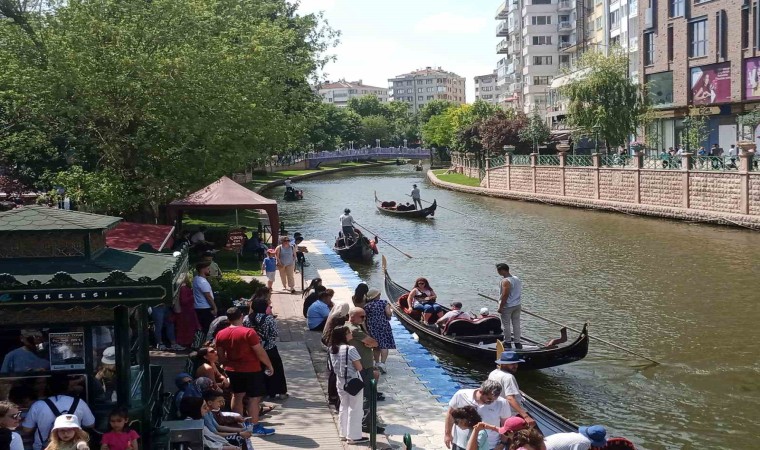 Bayram tatilini fırsat bilen turistler Eskişehire akın etti