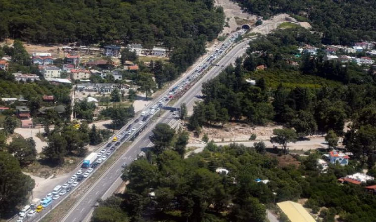 Bayram yoğunluğu yaşanan Antalya’da, helikopterli trafik denetimi