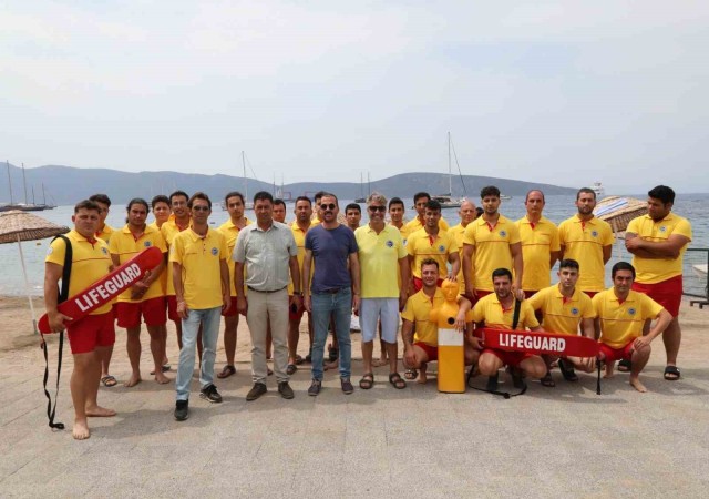 Belediye halk plajlarında görev alacak cankurtaranlar eğitim alıyor