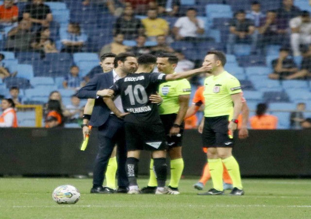 Belhanda ile hakem Erkan Özdamar arasında gerginlik yaşandı