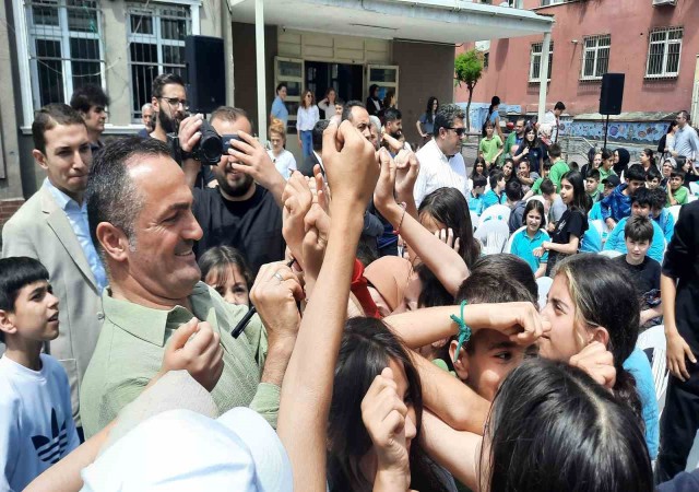 Beyoğlunda ‘Atık Toplama Kampanyasına katılan öğrenciler ödüllendirildi