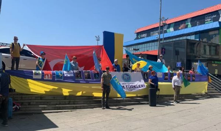 Beyoğlu’nda Ukrayna ve Kırımlılar Rusya’yı protesto etti