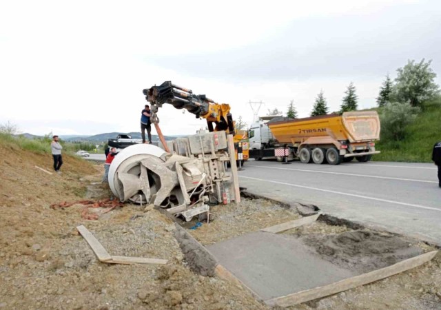 Bilecikte beton mikserinin devrilmesi sonucu 1 kişi yaralandı