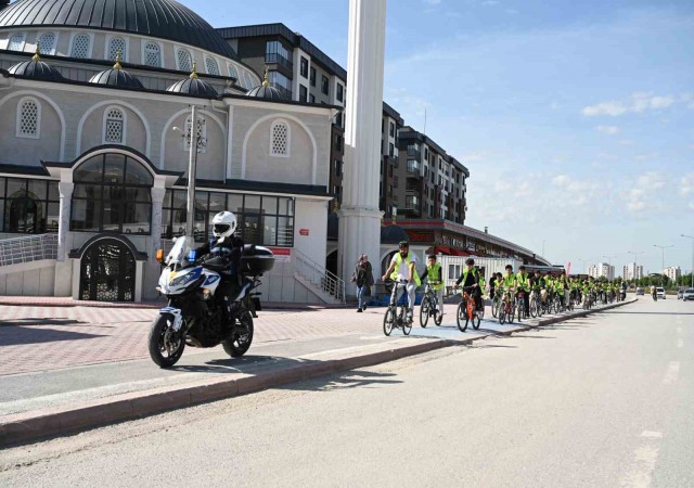 Bisiklet Şehri Konyada öğrenciler okullarına bisikletleriyle güven ile gidiyor