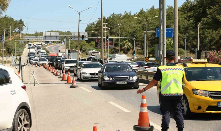 Bodruma 4 günde 100 binden fazla araç girdi, güvenlik en üst seviyeye çıkarıldı