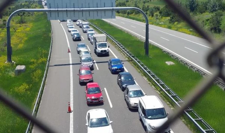 Bolu’da bayram trafiği; Ankara yönü yoğun, İstanbul yönü boş (3)