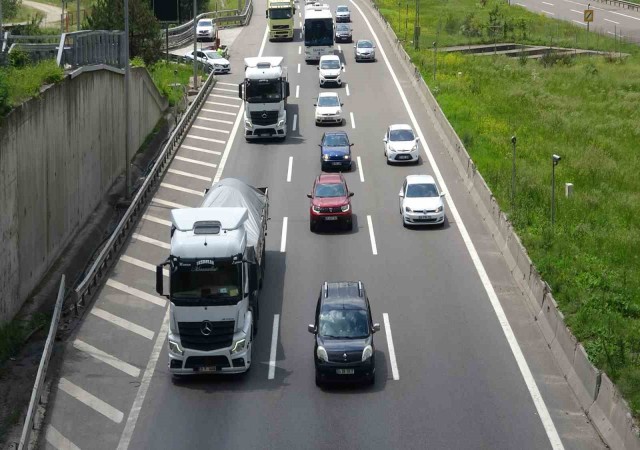 Boluda TEM Otoyolunda bayram trafiği başladı