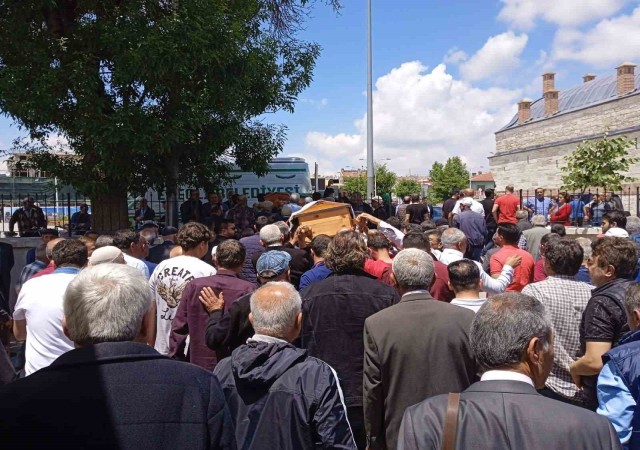 Boşanma aşamasındaki kocası tarafından öldürülen doktor son yolculuğuna uğurlandı