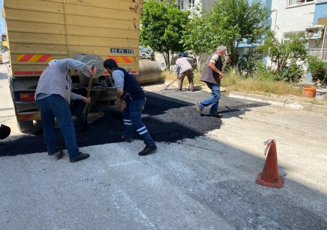 Bozulan yollarda bakım çalışması