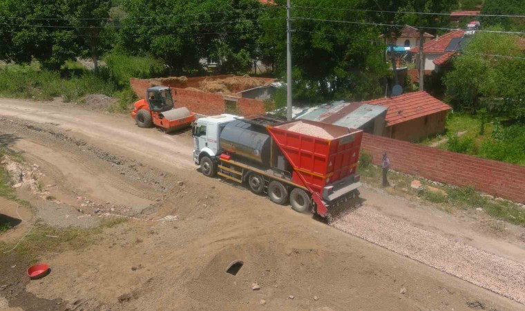 Bozüyükte yol düzenleme çalışmaları devam ediyor