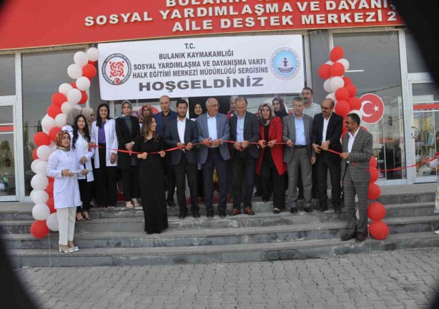 Bulanıkta depremzedeler yararına yılsonu sergisi