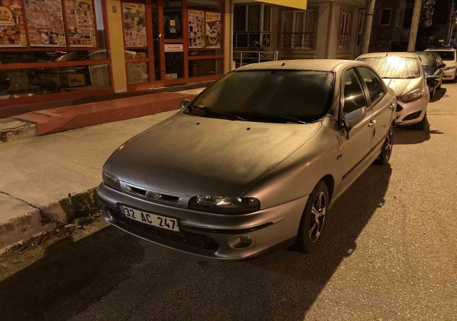 Burdurda bir şahıs park halindeki 6 otomobilin aynasını kırıp kaçtı