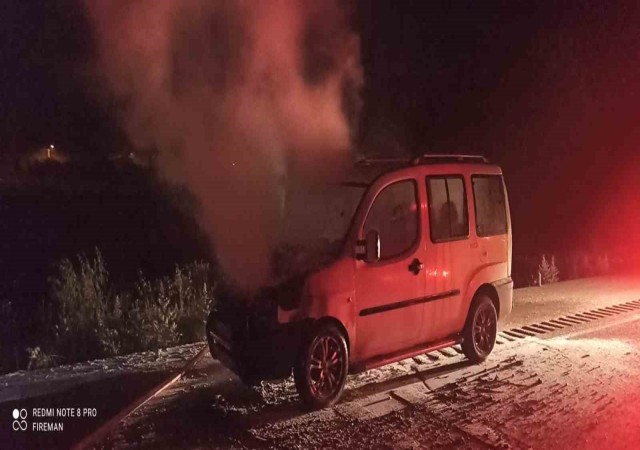 Burdurda seyir halinde yanan otomobil kullanılamaz hale geldi