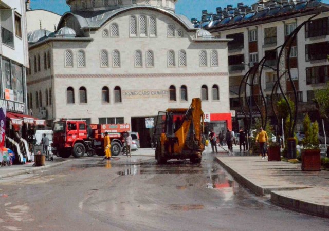 Burdurda yaşanan selin hasarları giderilmeye çalışılıyor