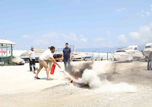 Burhaniye marinada yangın tatbikatı