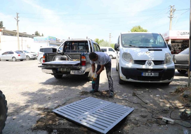 Burhaniyede mazgal temizliği yapılıyor