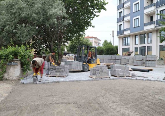 Burhaniyede sezon öncesi yol çalışmalarına ağırlık verildi