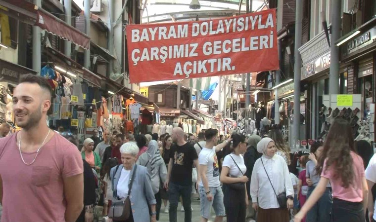 Bursa tarihi Kapalı Çarşıda bayram yoğunluğu başladı