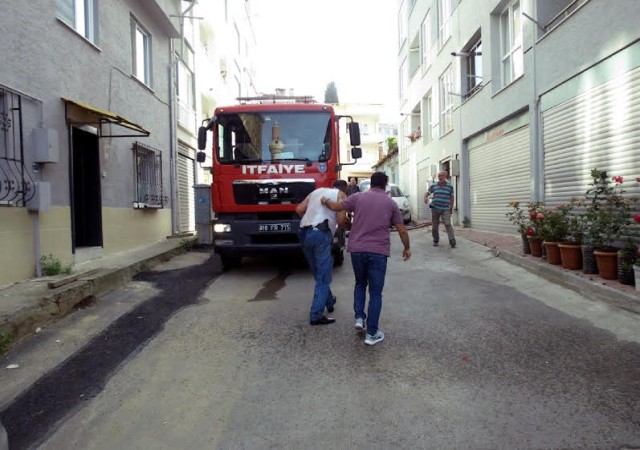 Bursada 5 katlı binanın çatı katı alev alev yandı: 1 yaralı