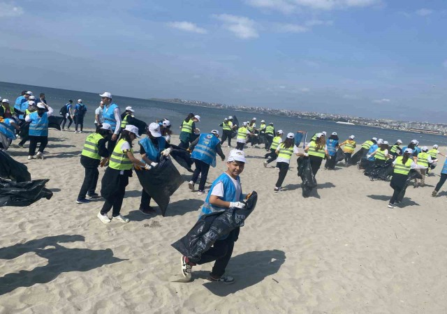 Büyükçekmecede minik eller, Marmara Denizi için çöp topladı