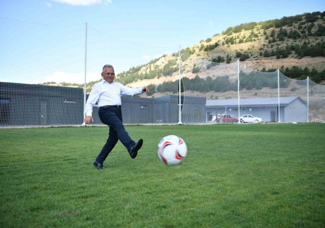 Büyükkılıç: “Yüksek İrtifa Kamp Merkezinde 4 sahayı daha hizmete açıyoruz”