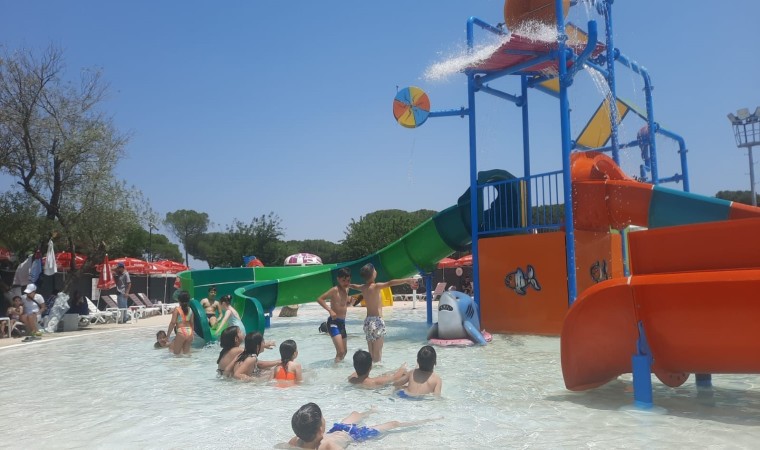 Büyükşehir Aquaparkı, bayramda da yoğun ilgi gördü