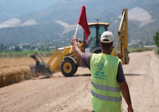 Büyükşehir Aydının yollarını yenilemeye devam ediyor