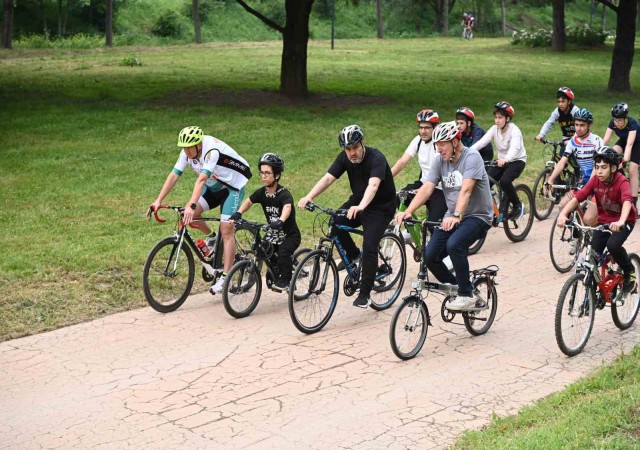 Büyükşehir Belediye Başkanı Aktaş pedal çevirdi