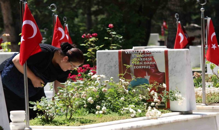 Cebeci Askeri Şehitliğinde hüzünlü bayram arifesi